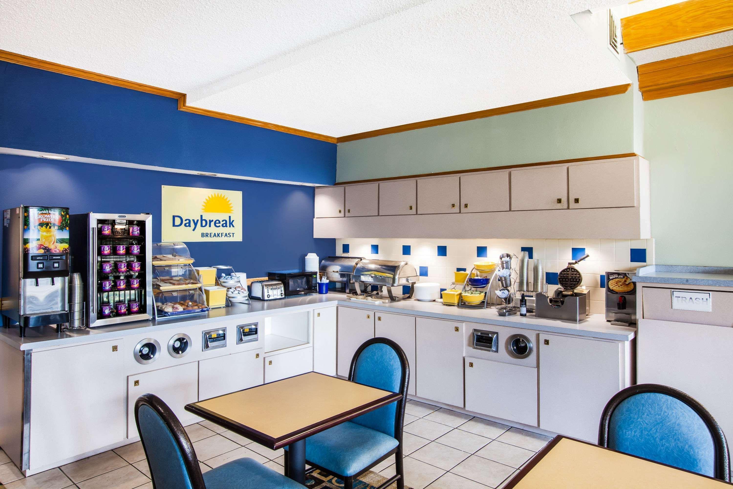 Days Inn & Suites By Wyndham Corpus Christi Central Extérieur photo