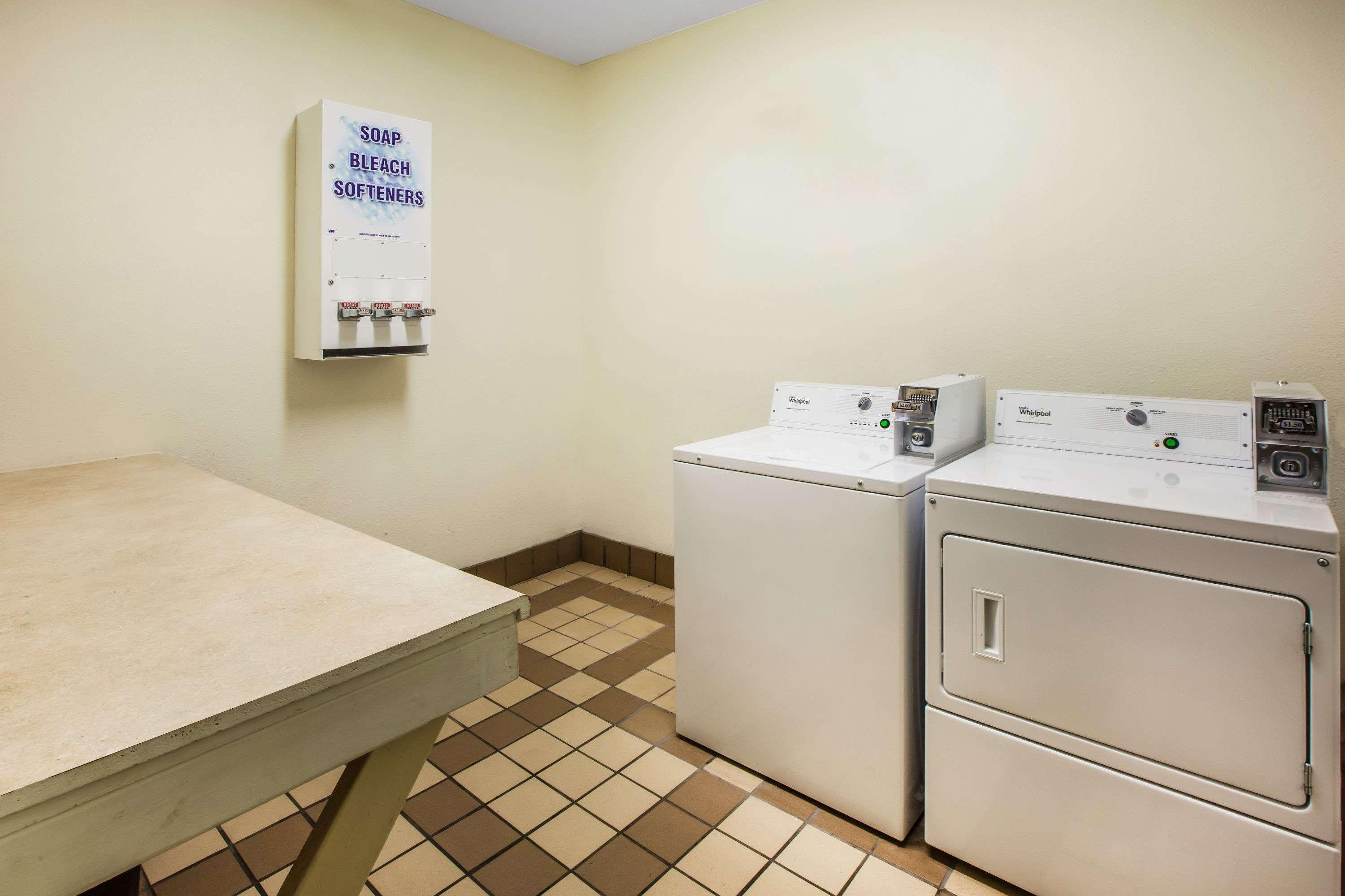Days Inn & Suites By Wyndham Corpus Christi Central Extérieur photo