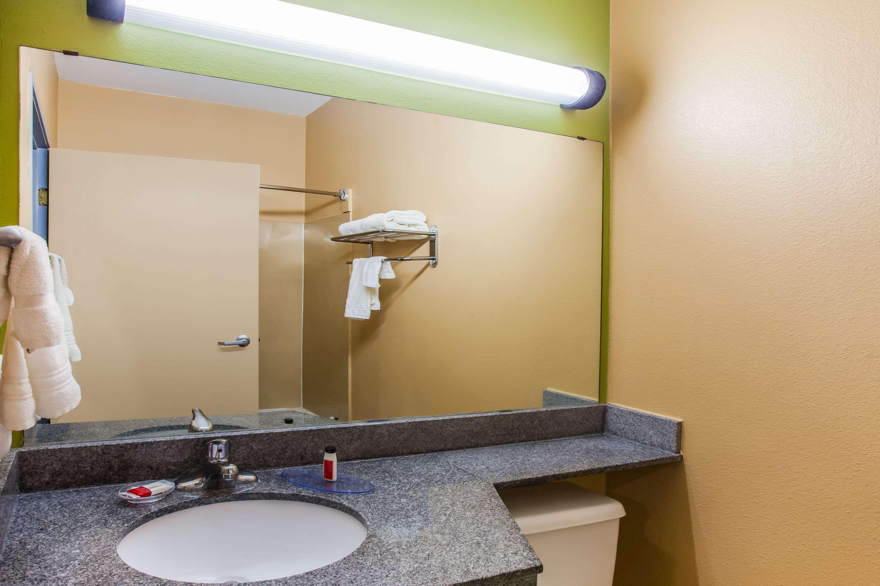 Days Inn & Suites By Wyndham Corpus Christi Central Extérieur photo