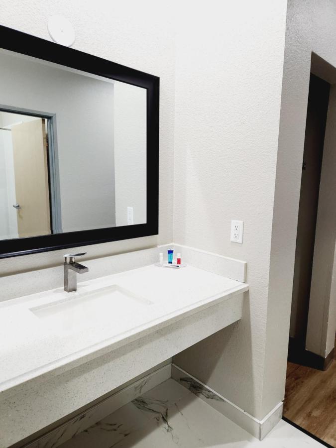 Days Inn & Suites By Wyndham Corpus Christi Central Extérieur photo
