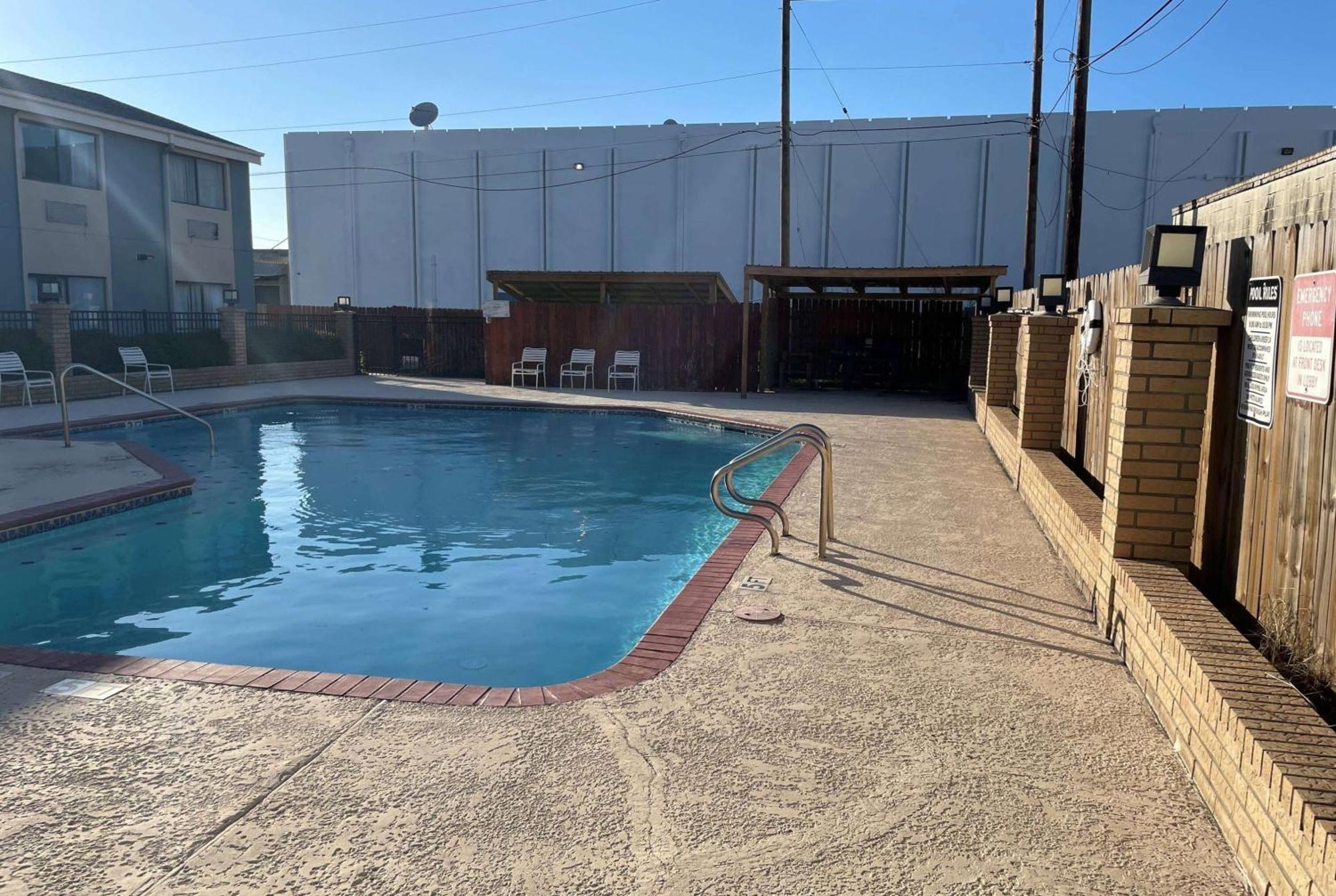 Days Inn & Suites By Wyndham Corpus Christi Central Extérieur photo