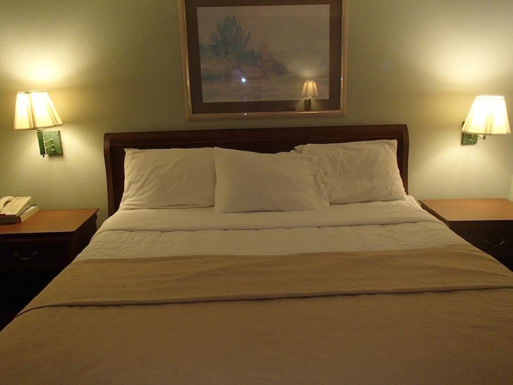 Days Inn & Suites By Wyndham Corpus Christi Central Extérieur photo