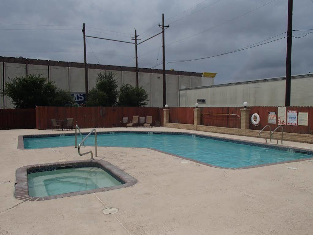 Days Inn & Suites By Wyndham Corpus Christi Central Extérieur photo